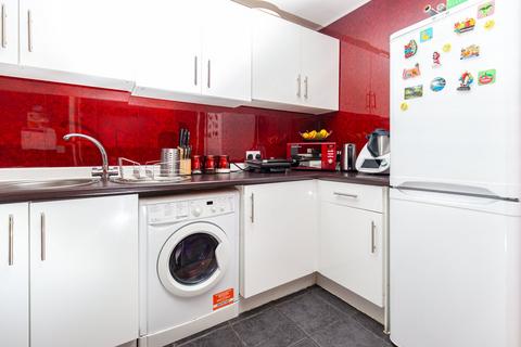 Flat 2, 17 Colonsay Close, Edinburgh, EH5 1BT