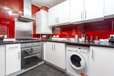 Flat 2, 17 Colonsay Close, Edinburgh, EH5 1BT