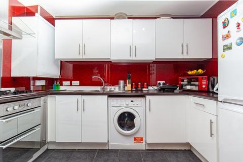 Flat 2, 17 Colonsay Close, Edinburgh, EH5 1BT