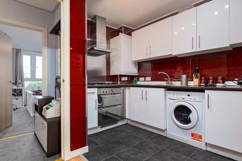 Flat 2, 17 Colonsay Close, Edinburgh, EH5 1BT