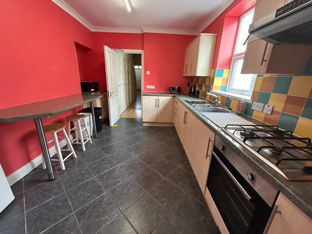 Kitchen2.jpg
