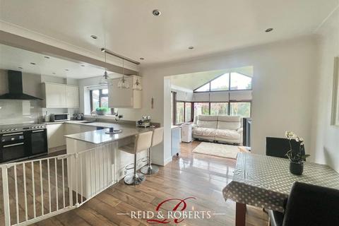 4 bedroom detached house for sale - The Links, Wrexham