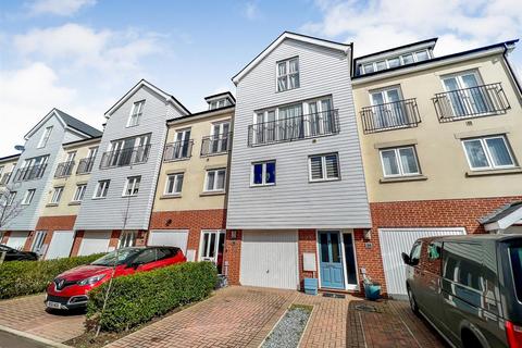 4 bedroom townhouse for sale, Remembrance Avenue, Burnham-On-Crouch
