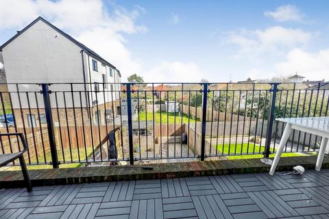 4 bedroom townhouse for sale, Remembrance Avenue, Burnham-On-Crouch