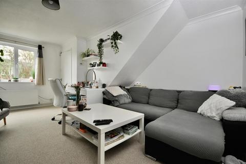 2 bedroom end of terrace house for sale - Queensway