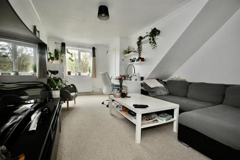 2 bedroom end of terrace house for sale - Queensway