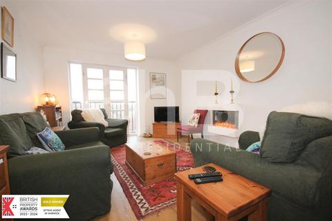 2 bedroom apartment to rent - Martinique Square, Warwick
