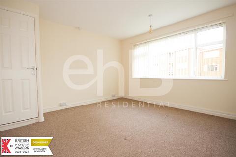 2 bedroom apartment to rent - Pine Court, Leamington Spa