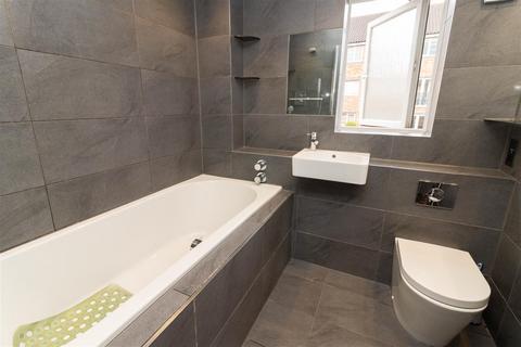 51 Bridges View, Gateshead, NE8 1NZ