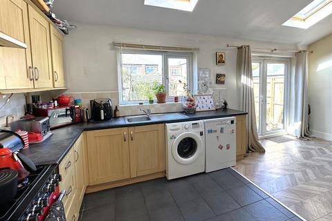 3 bedroom semi-detached house for sale - Kendal Road, Stockton-On-Tees, TS18 4PU