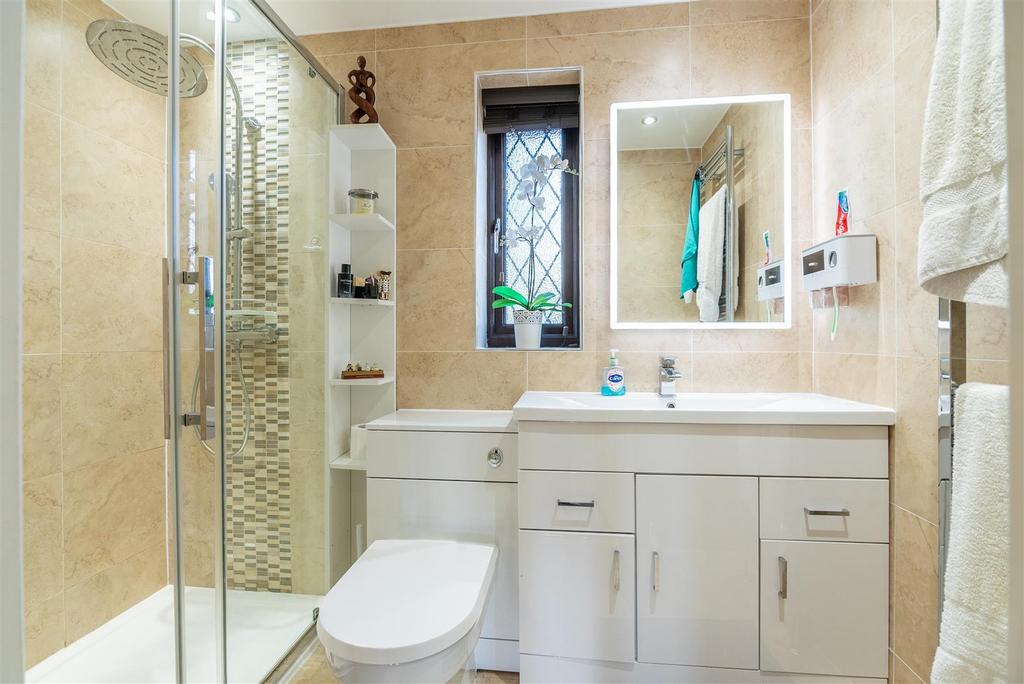 Bed 1 En-suite