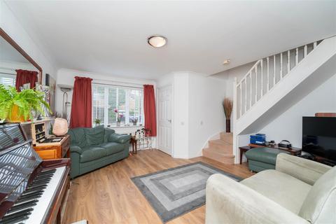 90 Blunden Drive, Slough, SL3 8WQ