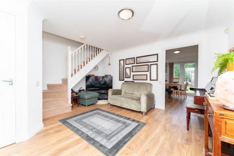 90 Blunden Drive, Slough, SL3 8WQ