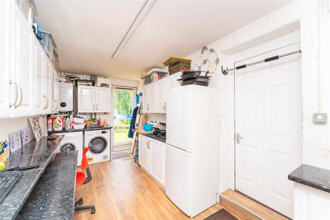 90 Blunden Drive, Slough, SL3 8WQ