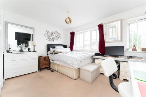 90 Blunden Drive, Slough, SL3 8WQ