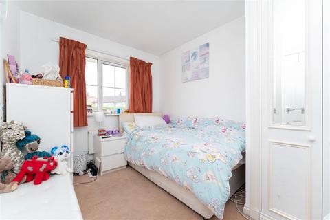 90 Blunden Drive, Slough, SL3 8WQ