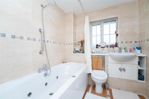 90 Blunden Drive, Slough, SL3 8WQ