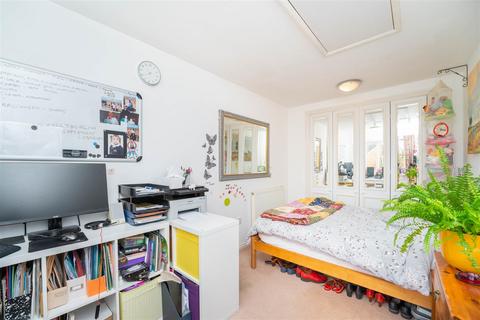90 Blunden Drive, Slough, SL3 8WQ