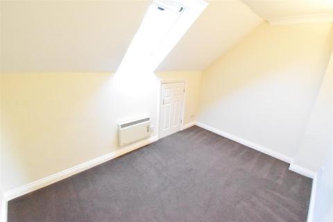 2 bedroom apartment to rent - Fulmar Close, Surbiton