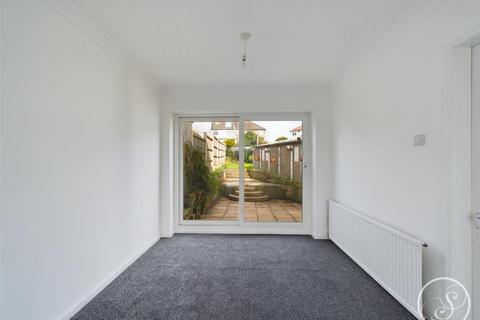 35 Alan Crescent, Leeds, LS15 0JA