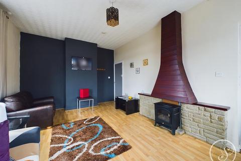 3 bedroom flat for sale - 61 East Park Road, Leeds