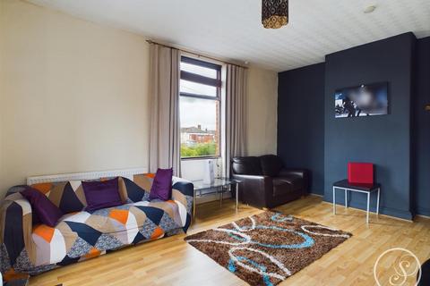 3 bedroom flat for sale - 61 East Park Road, Leeds