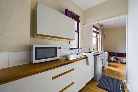 3 bedroom flat for sale, 61 East Park Road, Leeds