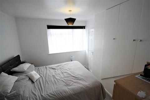 2 bedroom maisonette to rent, Granville Road, Hillingdon, UB10 9AE