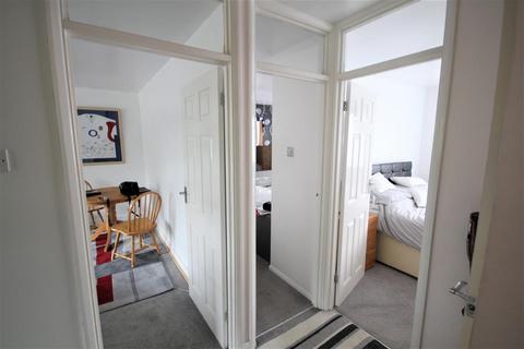 2 bedroom maisonette to rent, Granville Road, Hillingdon, UB10 9AE
