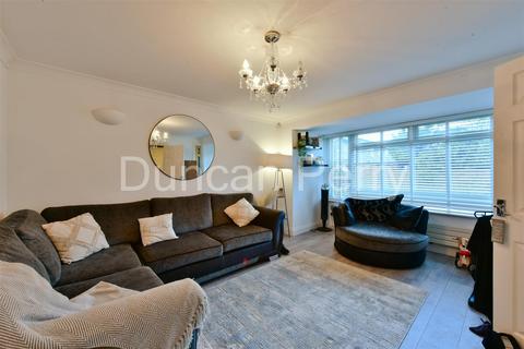 18 Greville Close, Welham Green, Hatfield, AL9 7ED