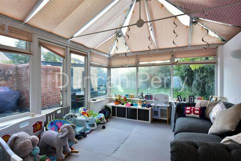 18 Greville Close, Welham Green, Hatfield, AL9 7ED