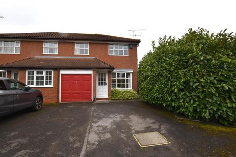 3 bedroom semi-detached house to rent, 2 Rose Close