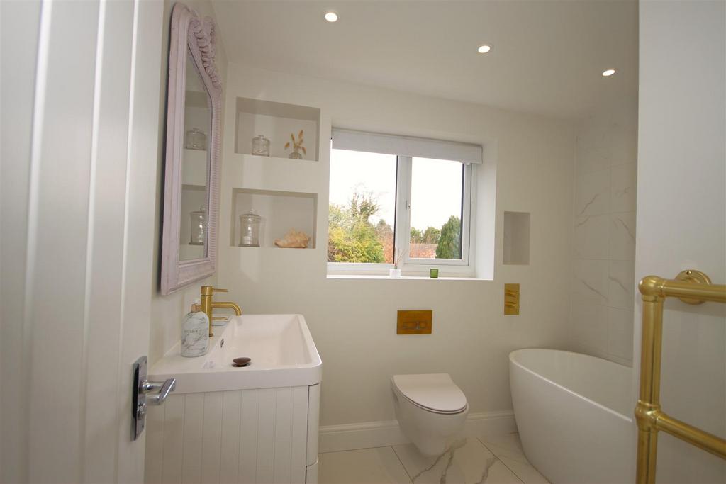 Bathroom.JPG