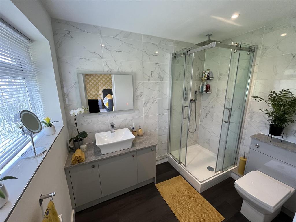 Master En-Suite
