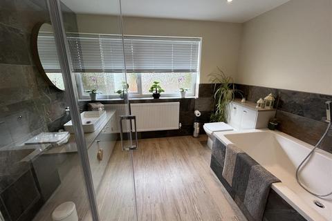 28 Brookwell Close, Chippenham, SN15 1PJ