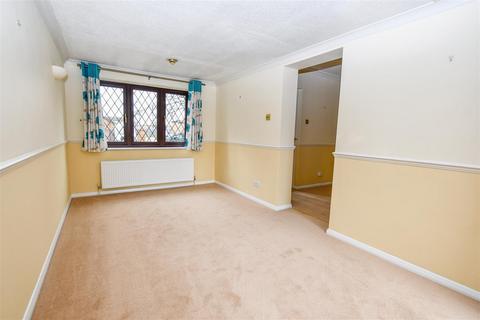 38 Broadlake Close, London Colney, St Albans, AL2 1NS