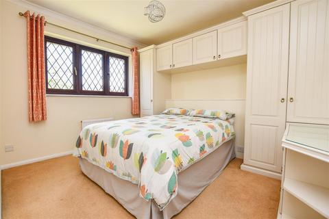 38 Broadlake Close, London Colney, St Albans, AL2 1NS