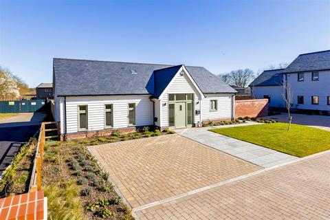 3 bedroom detached bungalow for sale, MEADOW VIEW, Epping Lane, Stapleford Tawney,