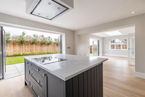 4 bedroom detached house for sale, Lippitts Hill, High Beach, Loughton