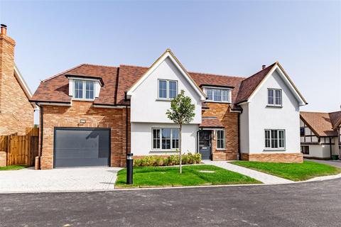 2 Clovis Close, Loughton, IG10 4FH