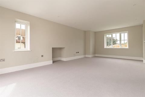 2 Clovis Close, Loughton, IG10 4FH