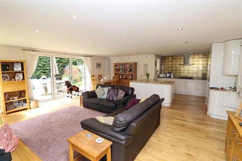 5 bedroom detached house for sale, Saddleback Way, Fleet GU51