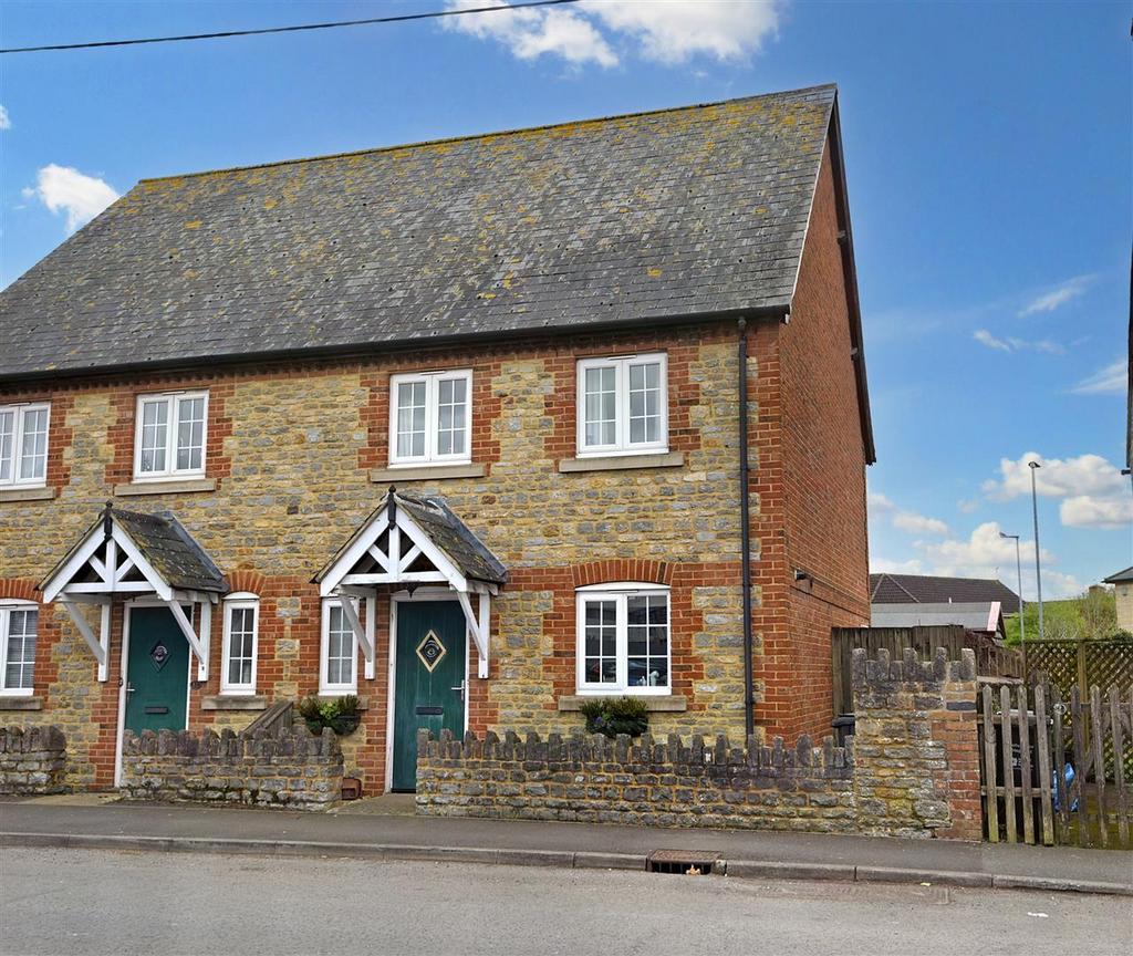 Moor Lane, Wincanton 3 bed end of terrace house for sale £260,000