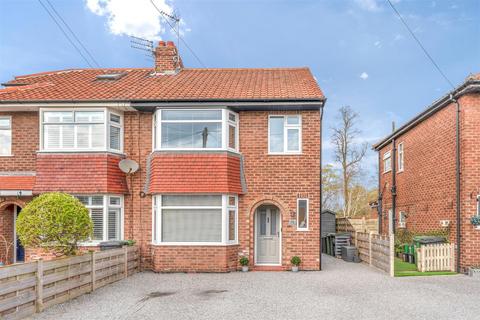4 bedroom semi-detached house for sale - Meadowfields Drive, York