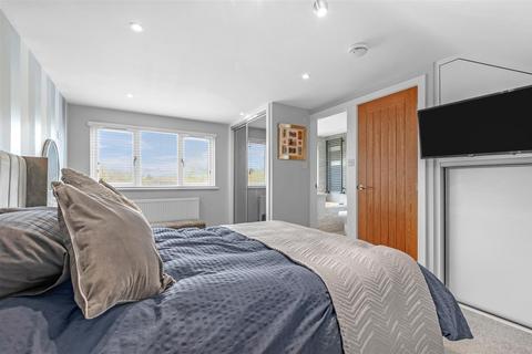 75 Meadowfields Drive, York, YO31 9HW