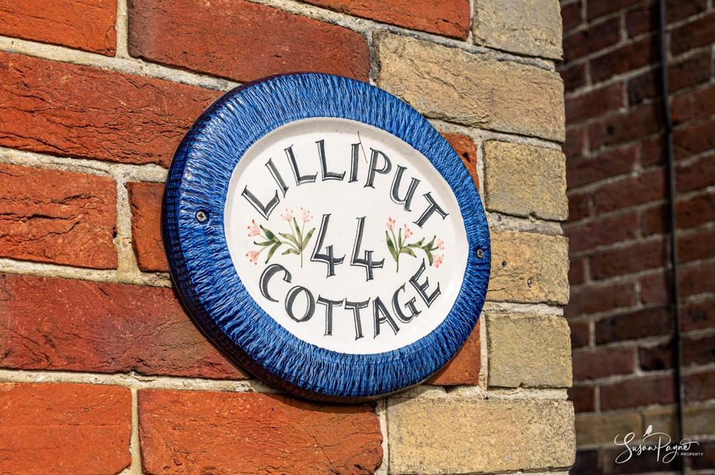 Lilliput Cottage