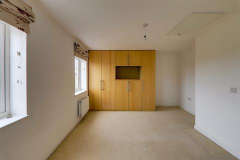 4 bedroom end of terrace house for sale, Tagalie Square, Worthing BN13