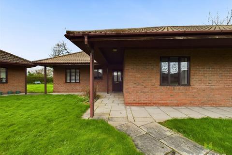 2 bedroom semi-detached bungalow for sale - Meadowbrook Court, Gobowen, Oswestry