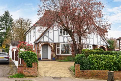 8 Merland Rise, Epsom, KT18 5RZ