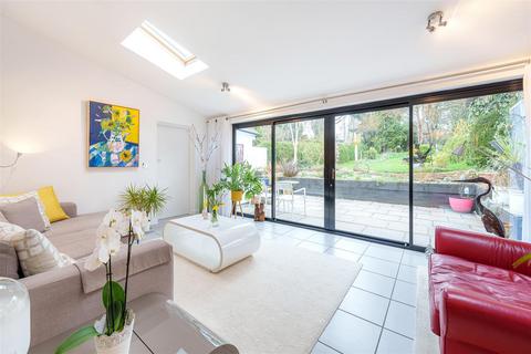 8 Merland Rise, Epsom, KT18 5RZ